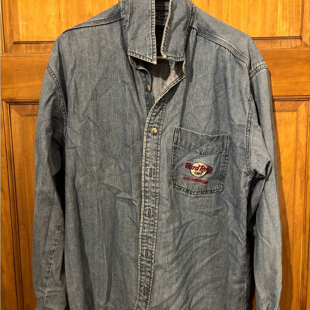 Vintage Hard Rock Cafe Blue Lightweight Denim Jacket Philadelphia